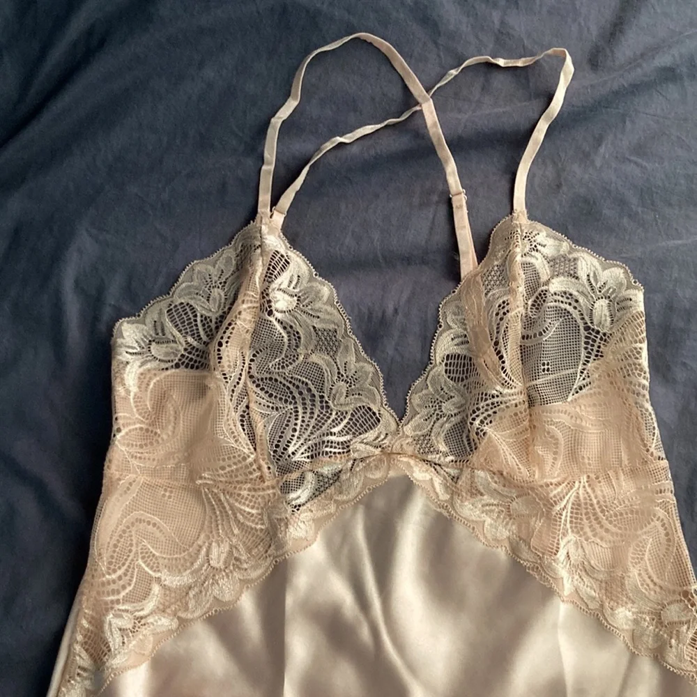 Lingerie Set - Picture 2 of 3